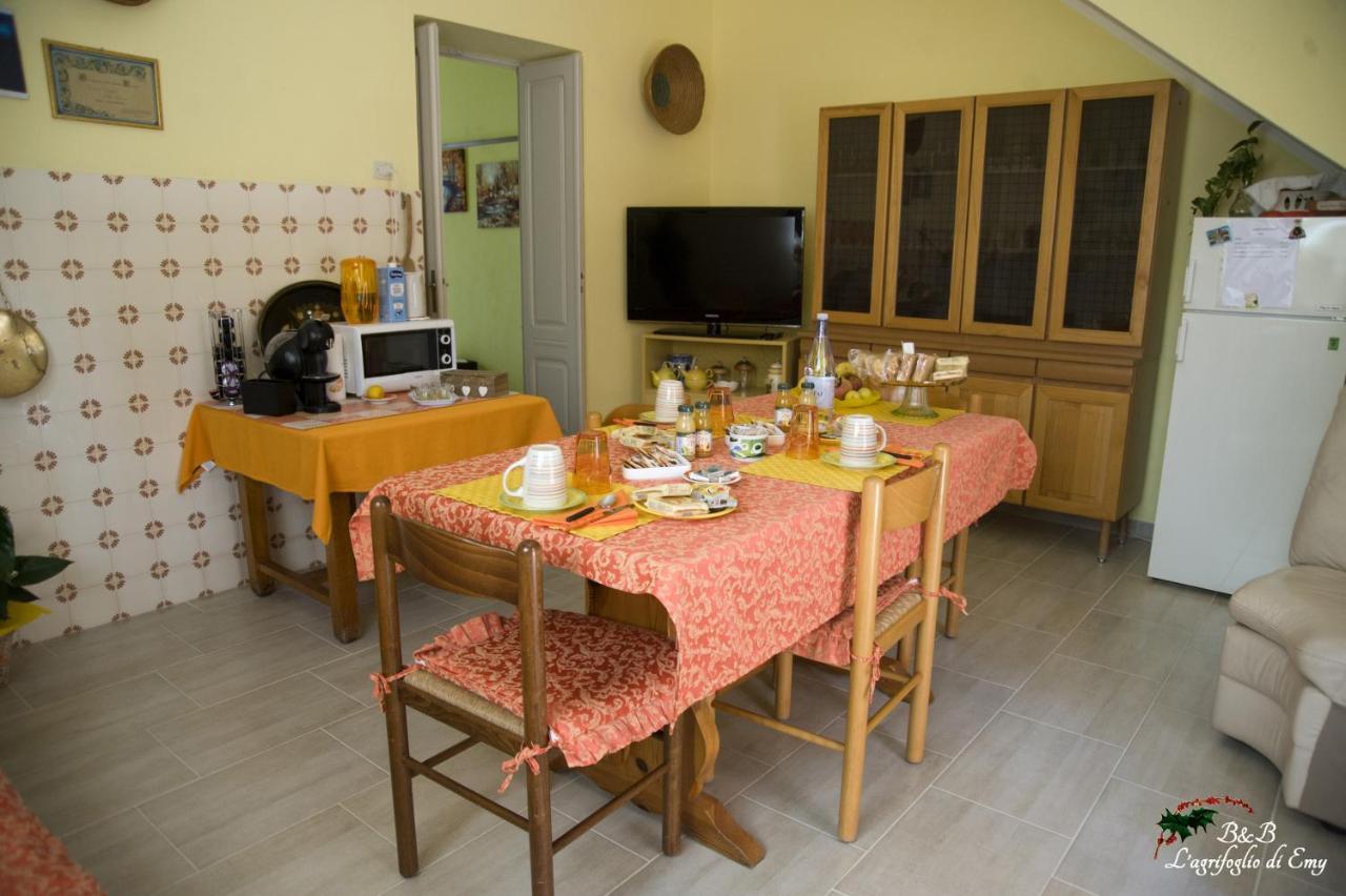 L'Agrifoglio Di Emy Bed and Breakfast Guspini Exteriör bild